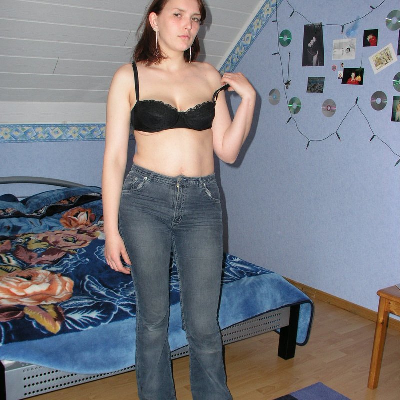 Chat sexy rencontre x Estella Merville